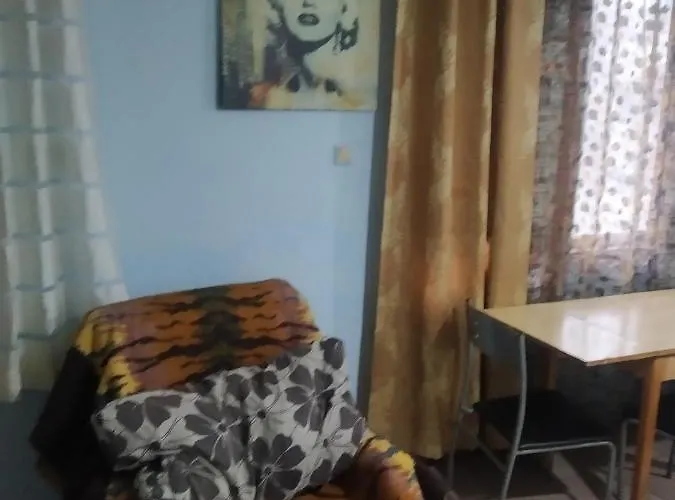 Apartment Center Warna